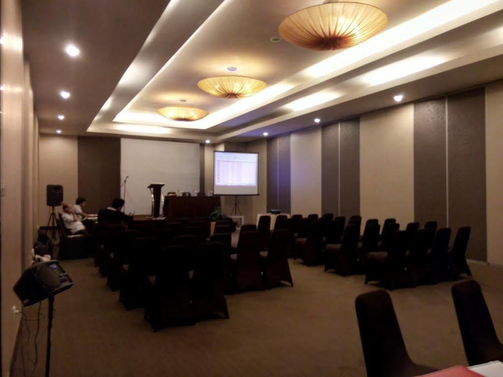 Amaris Hotel Banjar Banjarmasin  Exterior foto